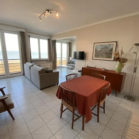 Spacious With Stunning Sea Views Holiday home